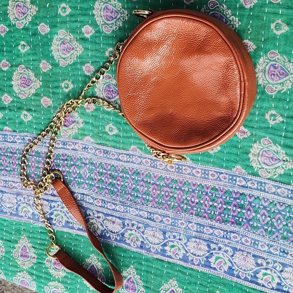 Round Purse - Picture 2 of 3